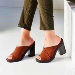 Urban Outfitters brown suede cross strap block heel mule sandals size